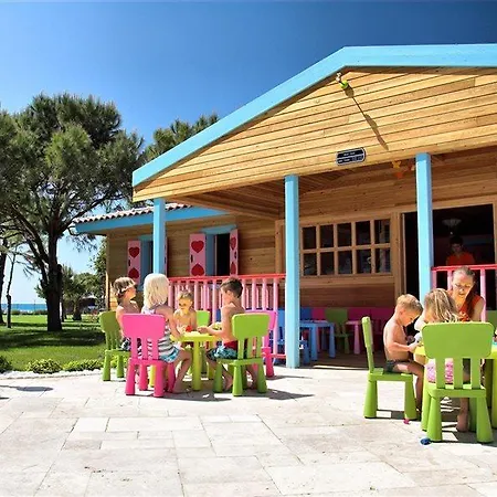 Batihan & Semesteranläggning (resort) 4*