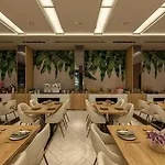 리조트 Batihan & 4*